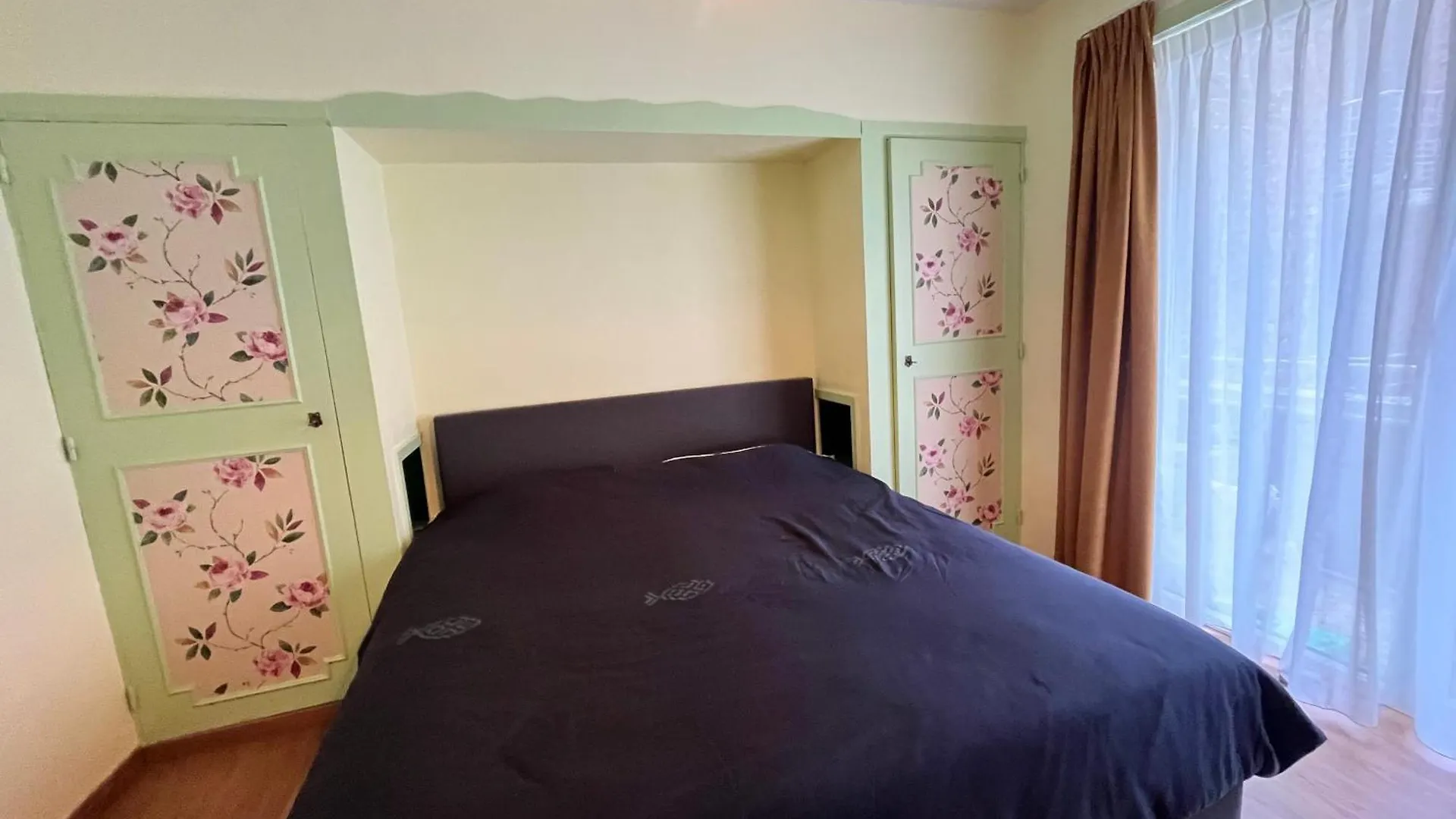Charming 2-Bedroom Apartment In The Heart Of Ostend T30