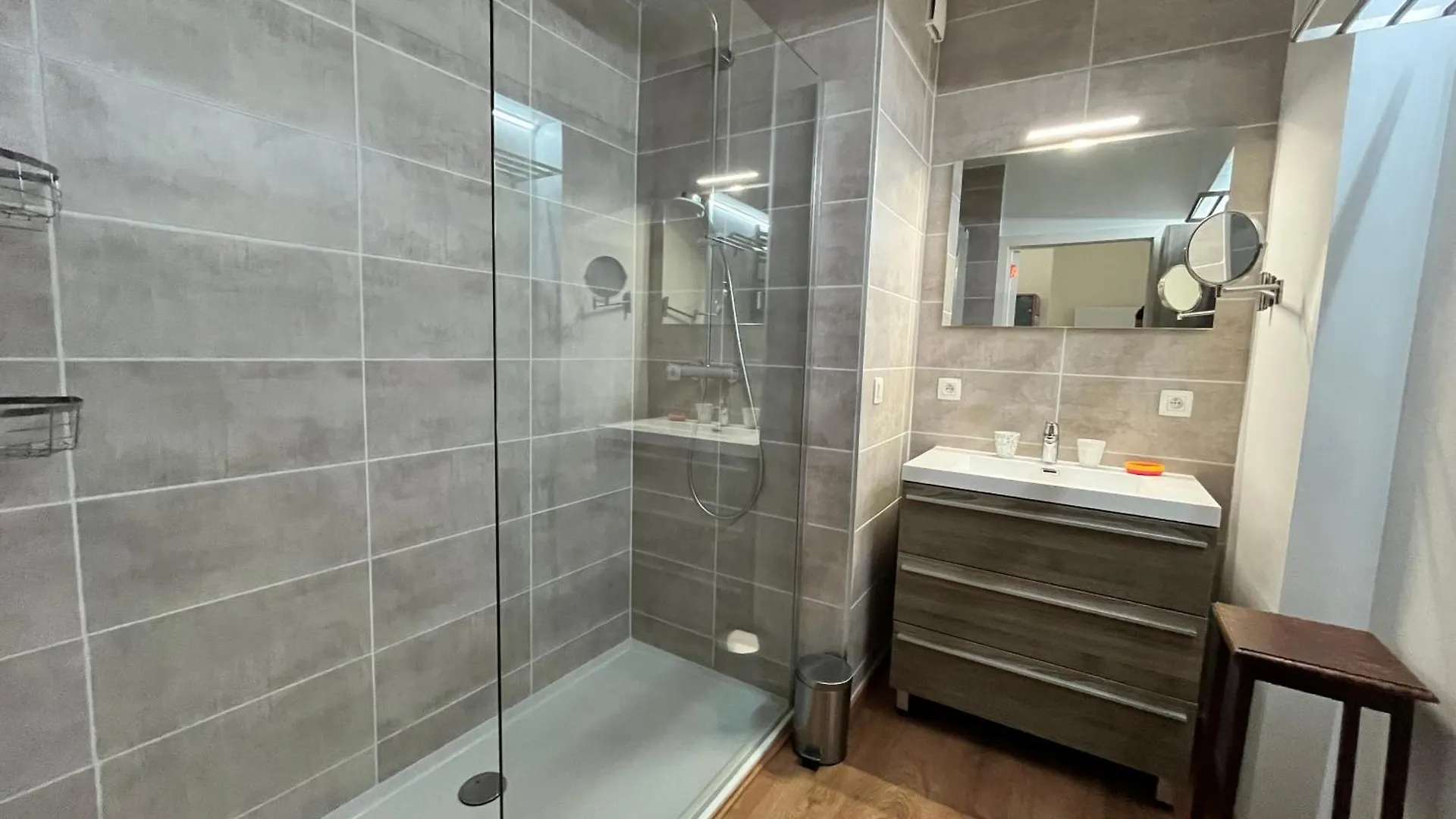 Charming 2-Bedroom Apartment In The Heart Of Ostend T30